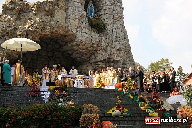 Zdjęcie w galerii na portalu naszraciborz.pl: Dekanat Tworków na dożynkach diecezjalnych na Górze Św. Anny wiadomości z regionu
