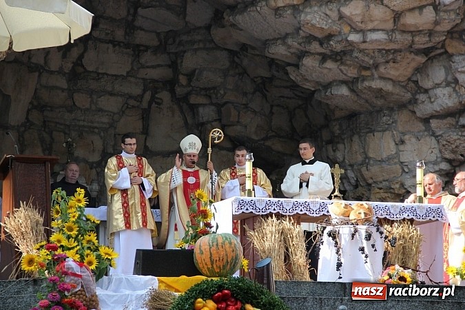 Zdjęcie w galerii na portalu naszraciborz.pl: Dekanat Tworków na dożynkach diecezjalnych na Górze Św. Anny wiadomości z regionu