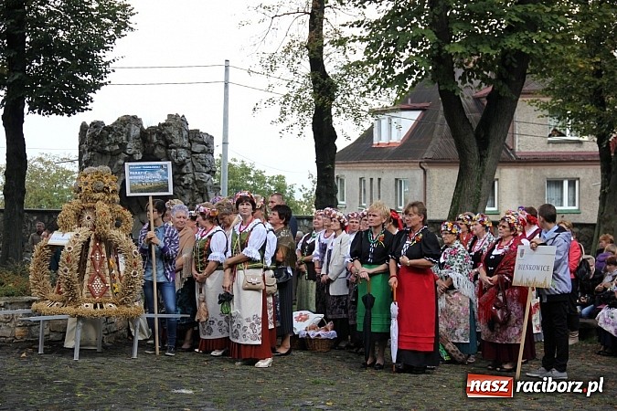 Zdjęcie w galerii na portalu naszraciborz.pl: Dekanat Tworków na dożynkach diecezjalnych na Górze Św. Anny wiadomości z regionu