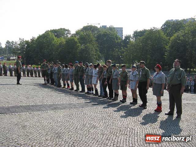 Zdjęcie w galerii na portalu naszraciborz.pl: Pomnik Harcerek i Harcerzy 25 lat później wiadomości z regionu