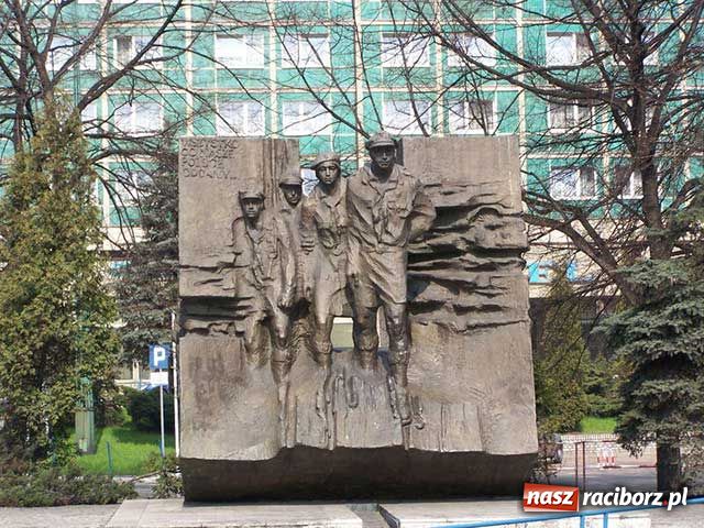 Zdjęcie w galerii na portalu naszraciborz.pl: Pomnik Harcerek i Harcerzy 25 lat później wiadomości z regionu