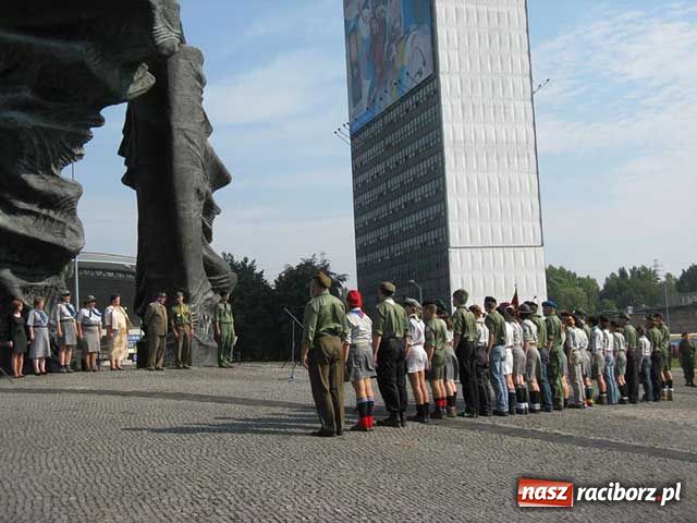 Zdjęcie w galerii na portalu naszraciborz.pl: Pomnik Harcerek i Harcerzy 25 lat później wiadomości z regionu