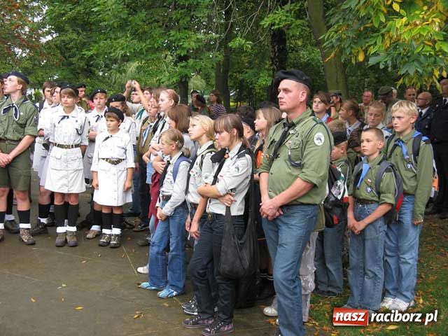 Zdjęcie w galerii na portalu naszraciborz.pl: Pomnik Harcerek i Harcerzy 25 lat później wiadomości z regionu