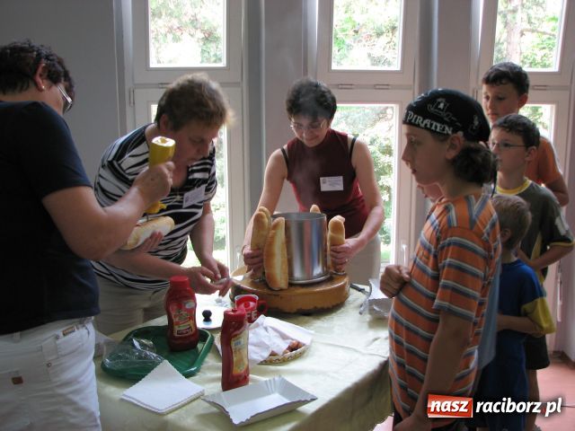 Zdjęcie w galerii na portalu naszraciborz.pl: Młodzi Apacze w miejskiej bibliotece wiadomości z regionu