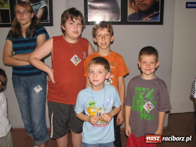 Zdjęcie w galerii na portalu naszraciborz.pl: Młodzi Apacze w miejskiej bibliotece wiadomości z regionu