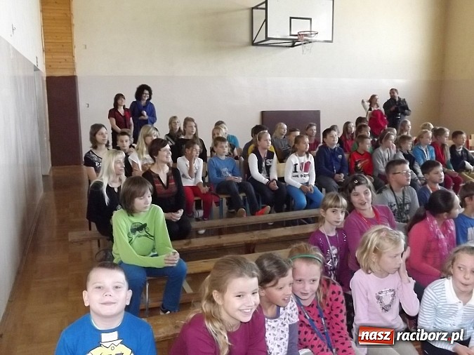 Zdjęcie w galerii na portalu naszraciborz.pl: Zagraniczni goście szkoły w Markowicach wiadomości z regionu