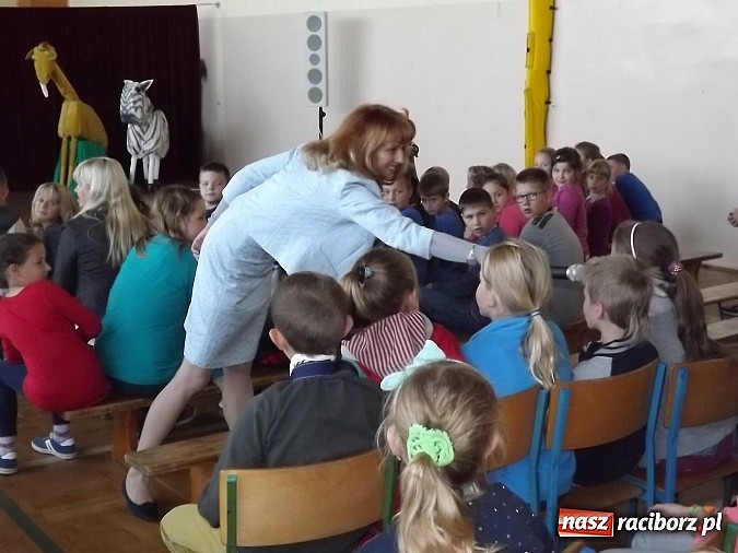 Zdjęcie w galerii na portalu naszraciborz.pl: Zagraniczni goście szkoły w Markowicach wiadomości z regionu