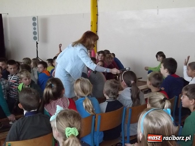 Zdjęcie w galerii na portalu naszraciborz.pl: Zagraniczni goście szkoły w Markowicach wiadomości z regionu