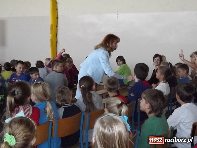 Zdjęcie w galerii na portalu naszraciborz.pl: Zagraniczni goście szkoły w Markowicach wiadomości z regionu