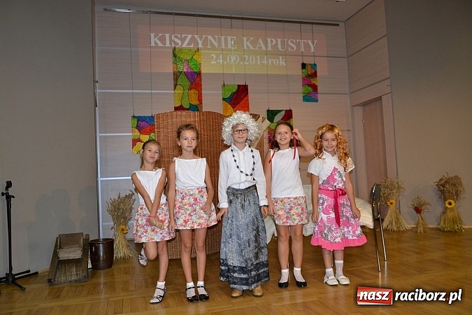 Zdjęcie w galerii na portalu naszraciborz.pl: Doroczne kiszenie kapusty w Tworkowie wiadomości z regionu