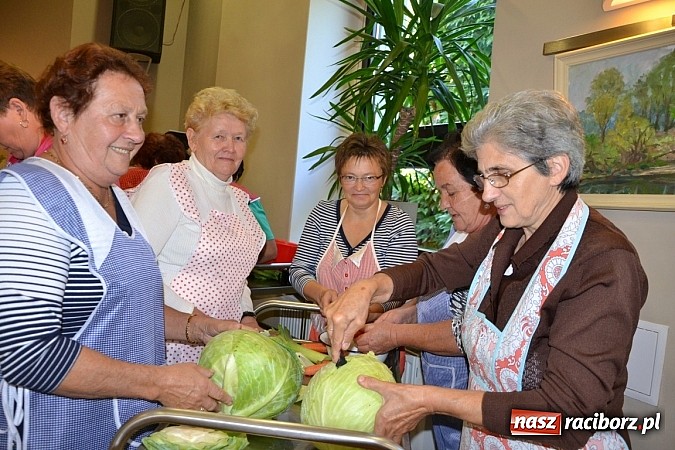 Zdjęcie w galerii na portalu naszraciborz.pl: Doroczne kiszenie kapusty w Tworkowie wiadomości z regionu