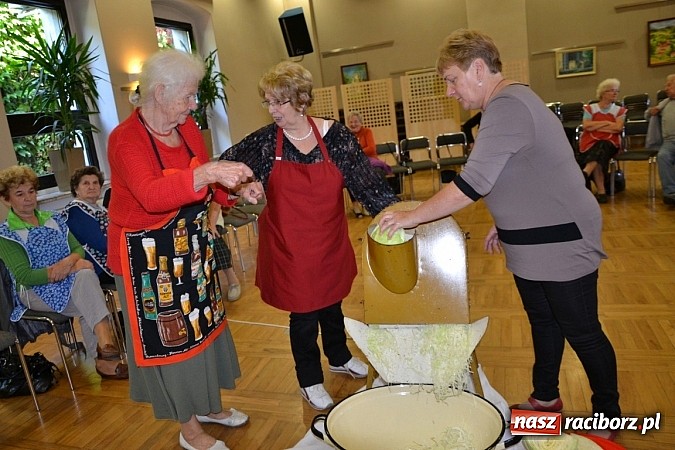 Zdjęcie w galerii na portalu naszraciborz.pl: Doroczne kiszenie kapusty w Tworkowie wiadomości z regionu
