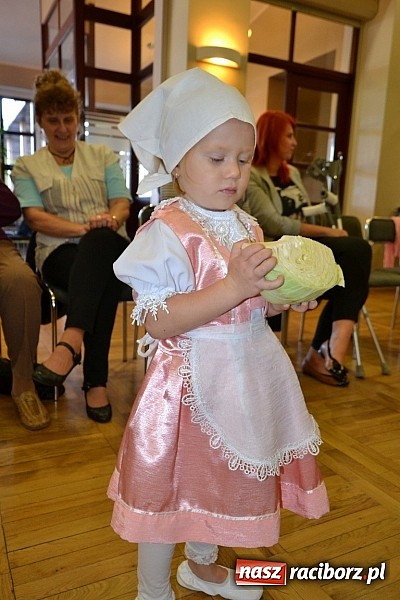 Zdjęcie w galerii na portalu naszraciborz.pl: Doroczne kiszenie kapusty w Tworkowie wiadomości z regionu