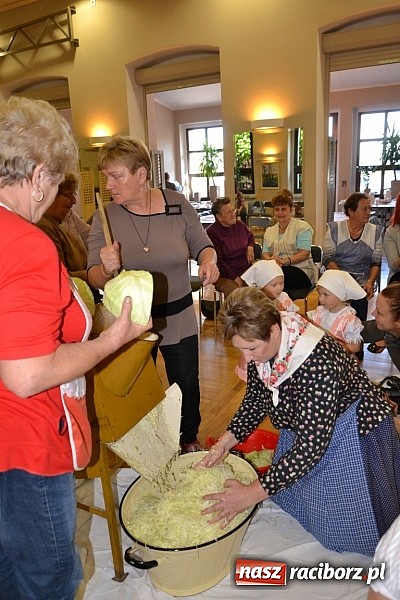 Zdjęcie w galerii na portalu naszraciborz.pl: Doroczne kiszenie kapusty w Tworkowie wiadomości z regionu