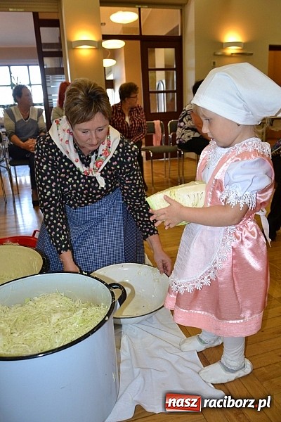 Zdjęcie w galerii na portalu naszraciborz.pl: Doroczne kiszenie kapusty w Tworkowie wiadomości z regionu