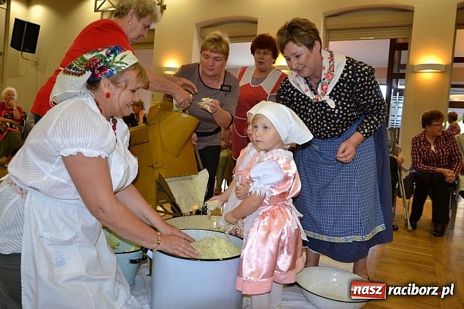 Zdjęcie w galerii na portalu naszraciborz.pl: Doroczne kiszenie kapusty w Tworkowie wiadomości z regionu