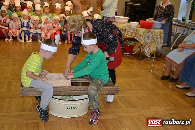 Zdjęcie w galerii na portalu naszraciborz.pl: Doroczne kiszenie kapusty w Tworkowie wiadomości z regionu