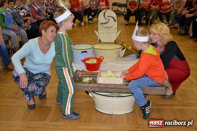 Zdjęcie w galerii na portalu naszraciborz.pl: Doroczne kiszenie kapusty w Tworkowie wiadomości z regionu