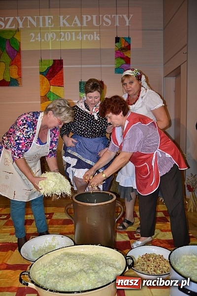 Zdjęcie w galerii na portalu naszraciborz.pl: Doroczne kiszenie kapusty w Tworkowie wiadomości z regionu