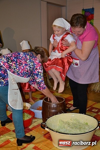 Zdjęcie w galerii na portalu naszraciborz.pl: Doroczne kiszenie kapusty w Tworkowie wiadomości z regionu