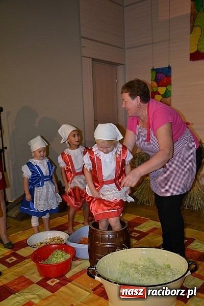 Zdjęcie w galerii na portalu naszraciborz.pl: Doroczne kiszenie kapusty w Tworkowie wiadomości z regionu