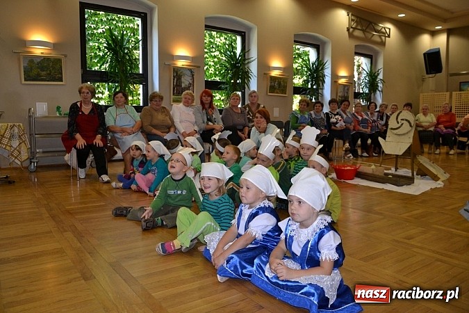 Zdjęcie w galerii na portalu naszraciborz.pl: Doroczne kiszenie kapusty w Tworkowie wiadomości z regionu