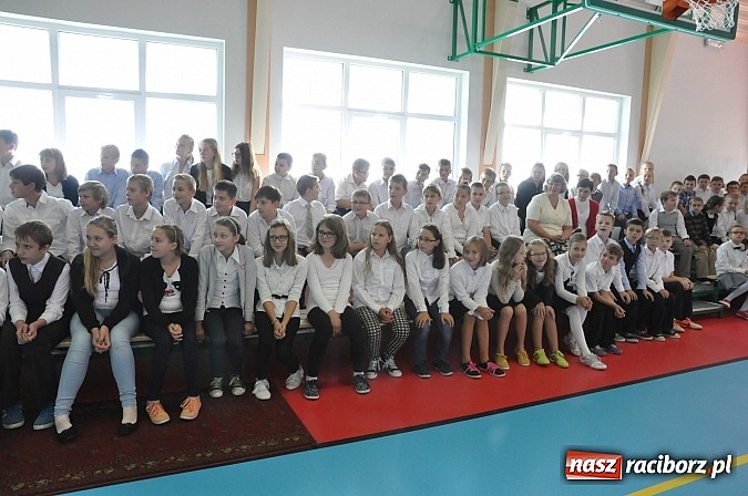 Zdjęcie w galerii na portalu naszraciborz.pl: Panie Boże, spraw żeby było tu mniej ludzi jak w naszym kościele! wiadomości z regionu