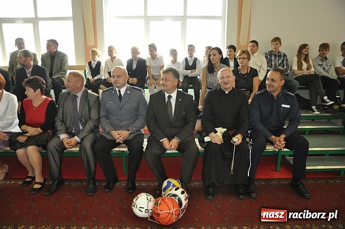 Zdjęcie w galerii na portalu naszraciborz.pl: Panie Boże, spraw żeby było tu mniej ludzi jak w naszym kościele! wiadomości z regionu