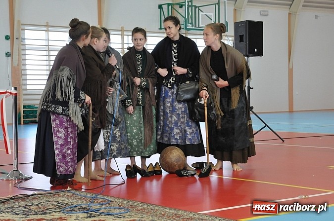 Zdjęcie w galerii na portalu naszraciborz.pl: Panie Boże, spraw żeby było tu mniej ludzi jak w naszym kościele! wiadomości z regionu