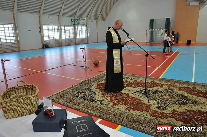Zdjęcie w galerii na portalu naszraciborz.pl: Panie Boże, spraw żeby było tu mniej ludzi jak w naszym kościele! wiadomości z regionu