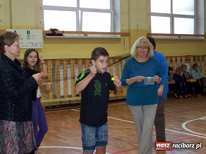 Zdjęcie w galerii na portalu naszraciborz.pl: W Gimnazjum nr 5 pasowano pierwszaków  wiadomości z regionu