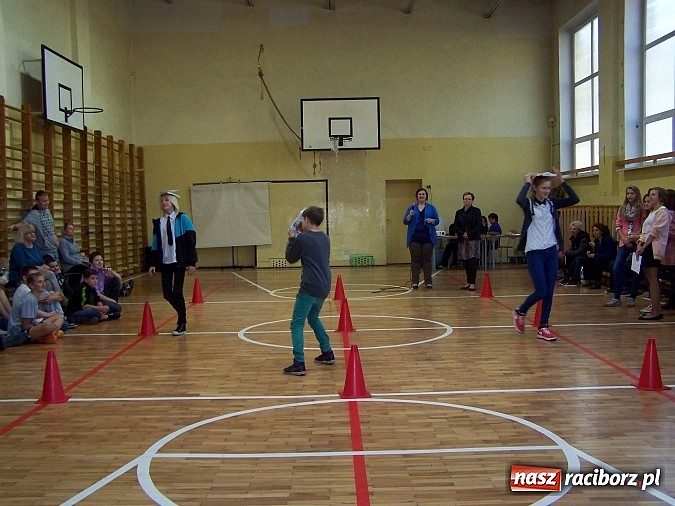 Zdjęcie w galerii na portalu naszraciborz.pl: W Gimnazjum nr 5 pasowano pierwszaków  wiadomości z regionu