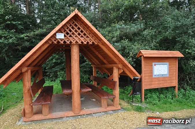 Zdjęcie w galerii na portalu naszraciborz.pl: W gminie Krzanowice oznakowano ścieżki i zbudowano miejsca rekreacji dla rowerzystów wiadomości z regionu