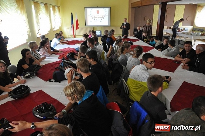 Zdjęcie w galerii na portalu naszraciborz.pl: W gminie Krzanowice oznakowano ścieżki i zbudowano miejsca rekreacji dla rowerzystów wiadomości z regionu