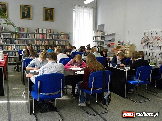 Zdjęcie w galerii na portalu naszraciborz.pl: Konkurs Wiedzy o Ruchu Drogowym wiadomości z regionu