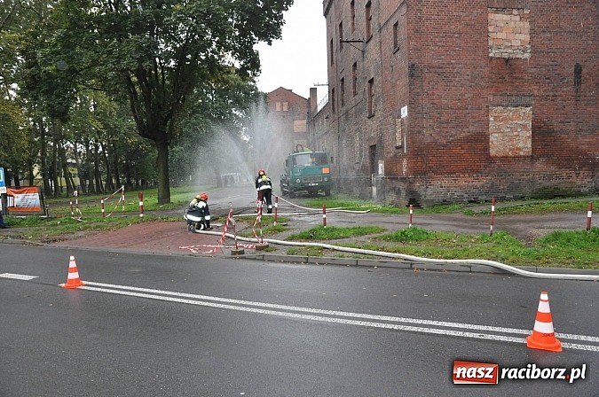 Zdjęcie w galerii na portalu naszraciborz.pl: Służby ratunkowe i mundurowe ćwiczą przed zakładem karnym i na jego terenie wiadomości z regionu