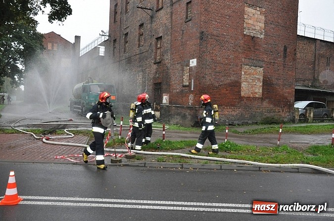 Zdjęcie w galerii na portalu naszraciborz.pl: Służby ratunkowe i mundurowe ćwiczą przed zakładem karnym i na jego terenie wiadomości z regionu