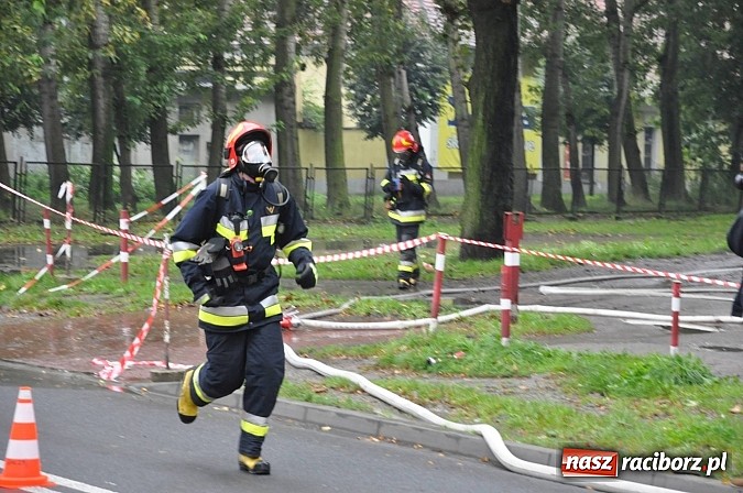 Zdjęcie w galerii na portalu naszraciborz.pl: Służby ratunkowe i mundurowe ćwiczą przed zakładem karnym i na jego terenie wiadomości z regionu