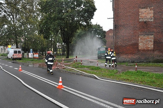 Zdjęcie w galerii na portalu naszraciborz.pl: Służby ratunkowe i mundurowe ćwiczą przed zakładem karnym i na jego terenie wiadomości z regionu
