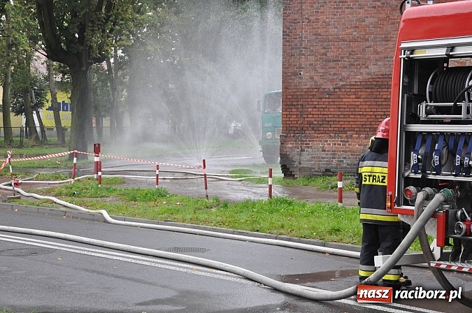 Zdjęcie w galerii na portalu naszraciborz.pl: Służby ratunkowe i mundurowe ćwiczą przed zakładem karnym i na jego terenie wiadomości z regionu