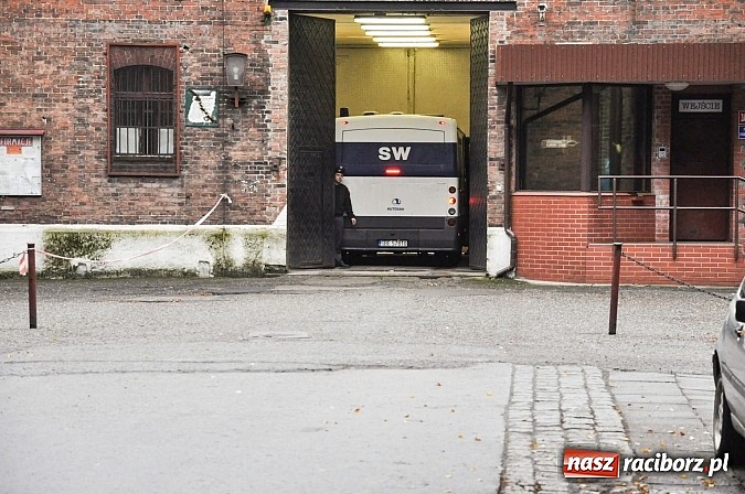 Zdjęcie w galerii na portalu naszraciborz.pl: Służby ratunkowe i mundurowe ćwiczą przed zakładem karnym i na jego terenie wiadomości z regionu