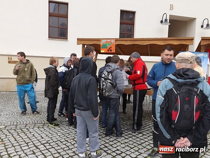 Zdjęcie w galerii na portalu naszraciborz.pl: Uczestnicy 49. Rajdu Szlakiem Husarii dotarli na Zamek Piastowski wiadomości z regionu