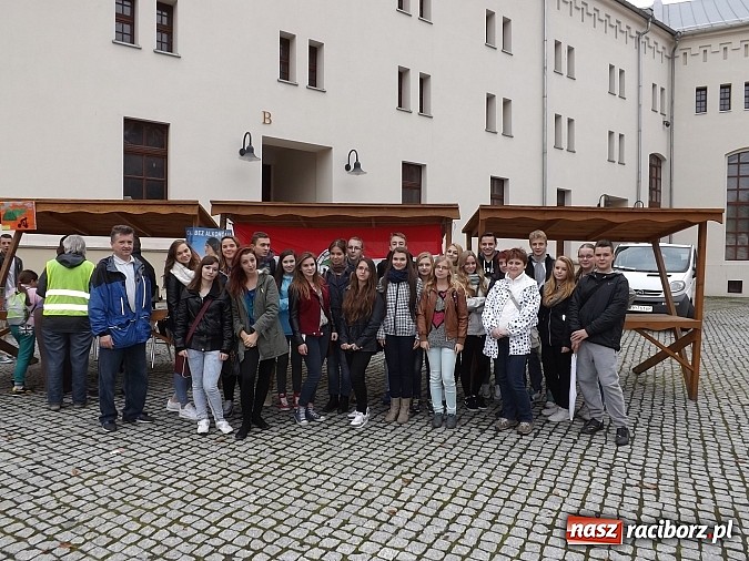 Zdjęcie w galerii na portalu naszraciborz.pl: Uczestnicy 49. Rajdu Szlakiem Husarii dotarli na Zamek Piastowski wiadomości z regionu