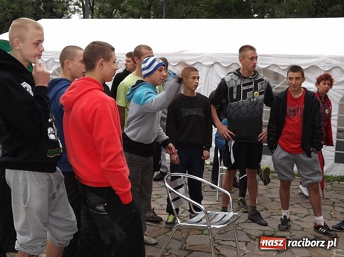 Zdjęcie w galerii na portalu naszraciborz.pl: Uczestnicy 49. Rajdu Szlakiem Husarii dotarli na Zamek Piastowski wiadomości z regionu