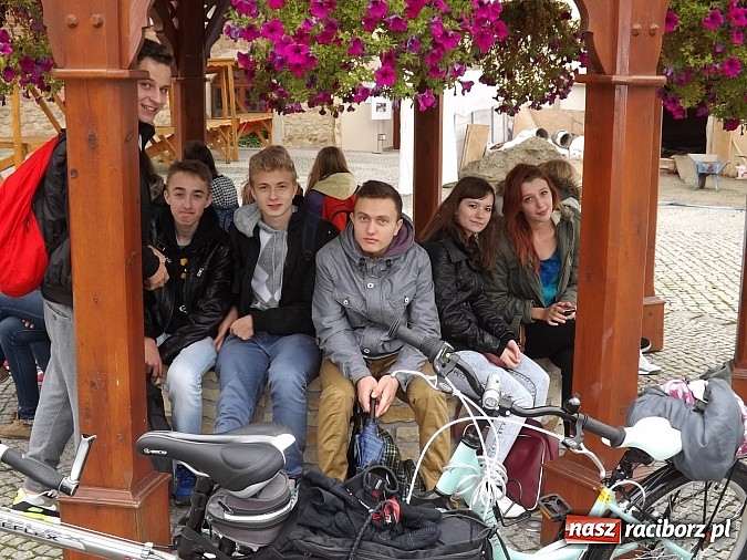Zdjęcie w galerii na portalu naszraciborz.pl: Uczestnicy 49. Rajdu Szlakiem Husarii dotarli na Zamek Piastowski wiadomości z regionu