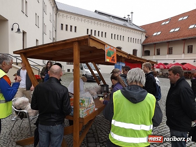 Zdjęcie w galerii na portalu naszraciborz.pl: Uczestnicy 49. Rajdu Szlakiem Husarii dotarli na Zamek Piastowski wiadomości z regionu
