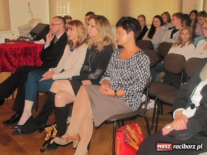 Zdjęcie w galerii na portalu naszraciborz.pl: 75 rocznica powstania Polskiego Państwa Podziemnego. Obchody w Gimnazjum nr 5 wiadomości z regionu