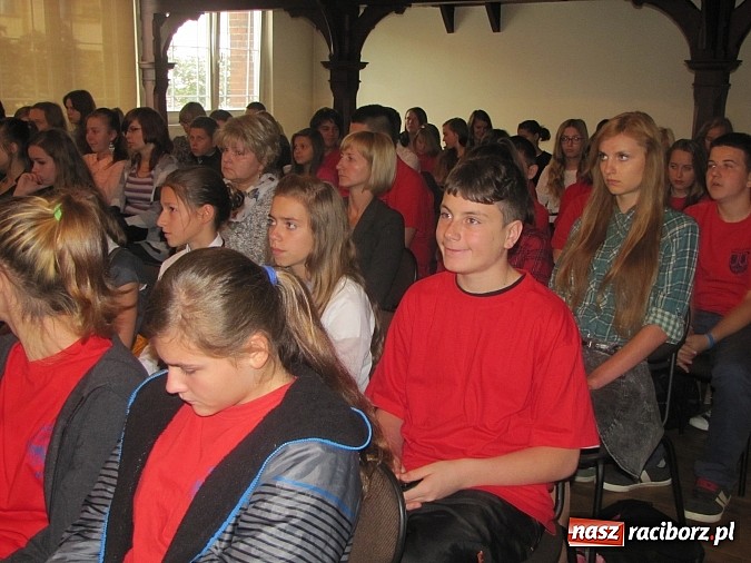 Zdjęcie w galerii na portalu naszraciborz.pl: 75 rocznica powstania Polskiego Państwa Podziemnego. Obchody w Gimnazjum nr 5 wiadomości z regionu