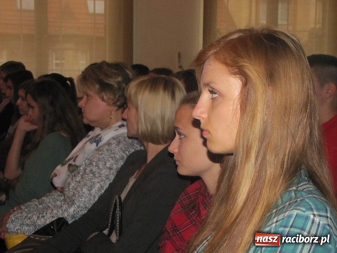 Zdjęcie w galerii na portalu naszraciborz.pl: 75 rocznica powstania Polskiego Państwa Podziemnego. Obchody w Gimnazjum nr 5 wiadomości z regionu