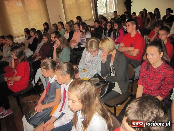 Zdjęcie w galerii na portalu naszraciborz.pl: 75 rocznica powstania Polskiego Państwa Podziemnego. Obchody w Gimnazjum nr 5 wiadomości z regionu